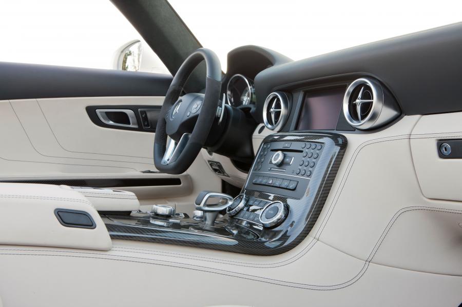  Mercedes-Benz SLS AMG Roadster 2012 года  (фото 14 из 198)